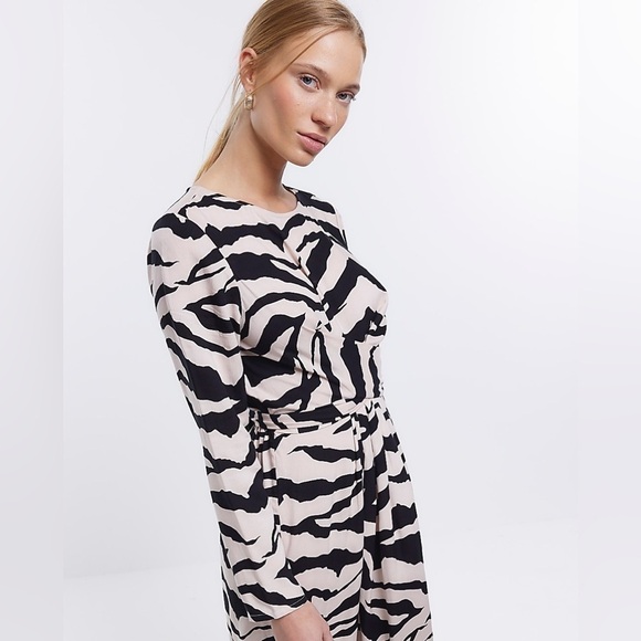RIVER ISLAND Beige Animal Print Swing Midi Dress - Picture 3 of 13